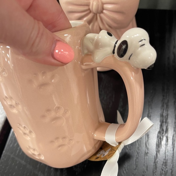 Peanuts Snoopy Pink Dog Life Embossed Paw Print Ceramic Mug w/Snoopy Handle NWT - Picture 3 of 7
